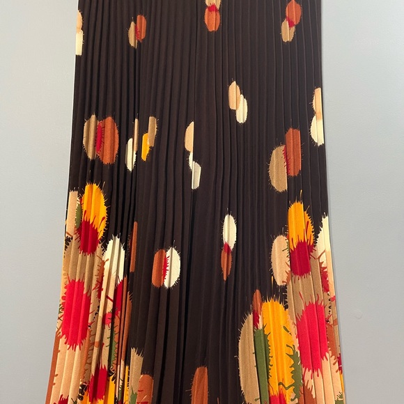 NYC pleated skirt - Picture 2 of 2